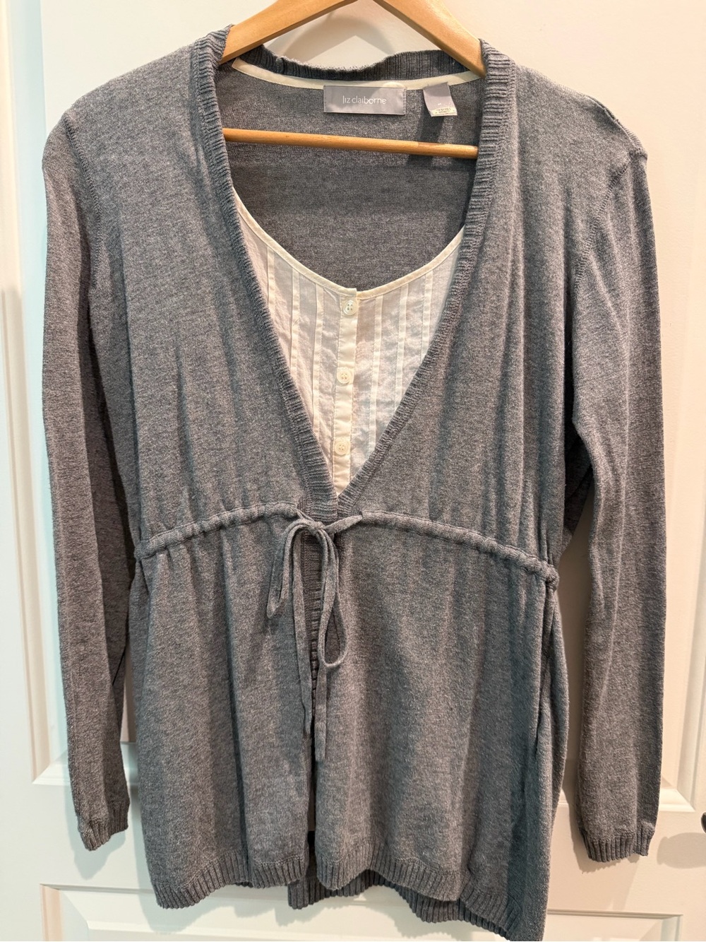 Crew neck sweater label
